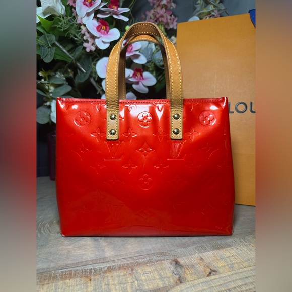 Authentic Louis Vuitton Reade PM handbag in Red Monogram Vernis patent leather. - Picture 11 of 11